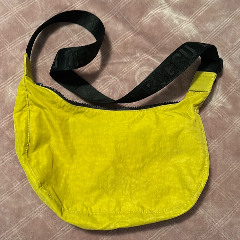 Baggu Medium Crescent in Sour 🍋